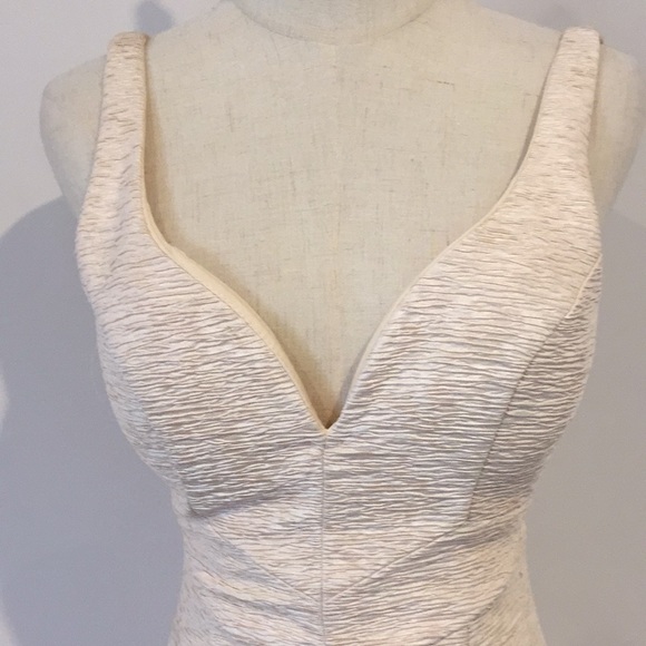 Angel Biba NWT Cream body hugging dress - Picture 2 of 10